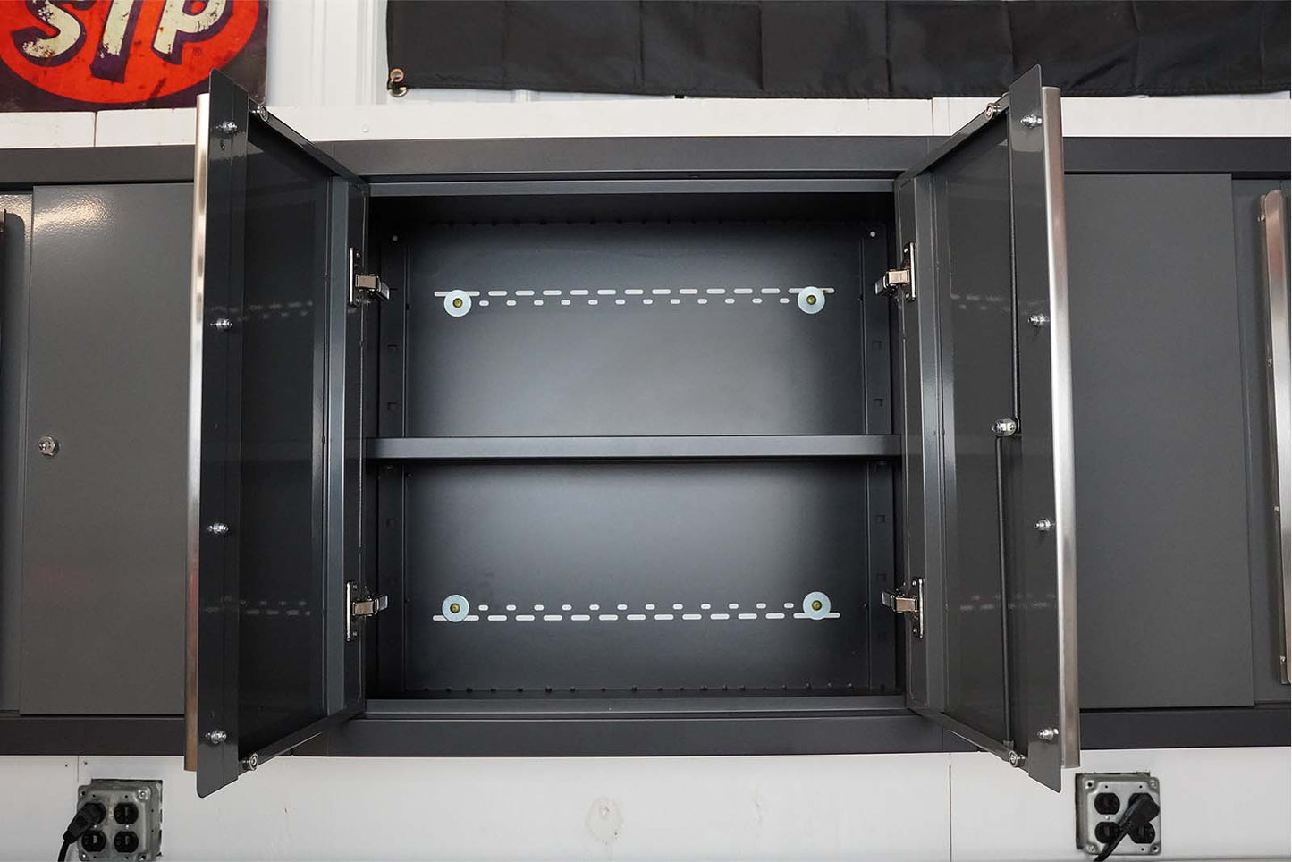 Pro Series 17 Drawer Workbench Package - Workbench, Wall Cabinets & Locker Cabinets