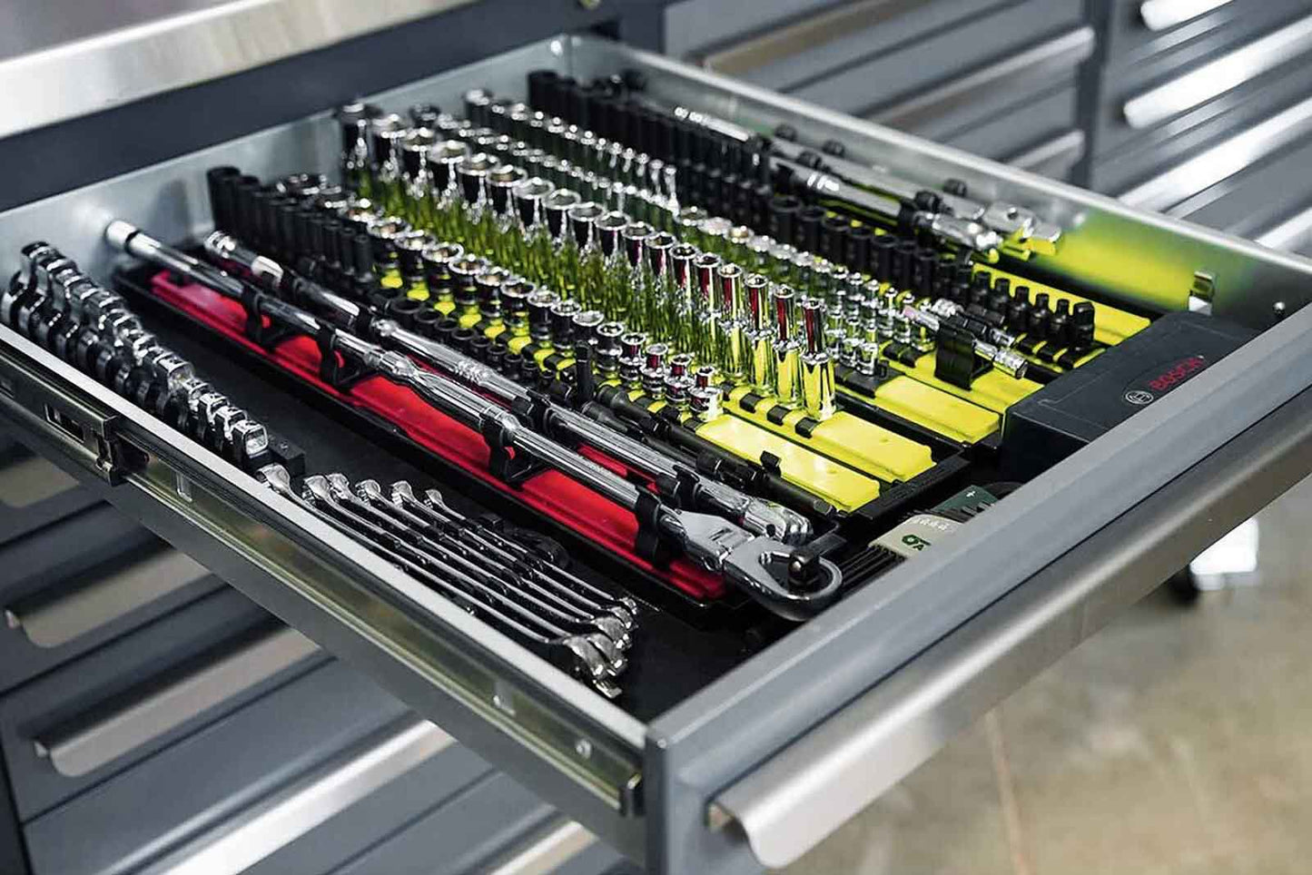 Pro Series 18 Drawer Workbench Package - Workbench, Wall Cabinets & Locker Cabinets