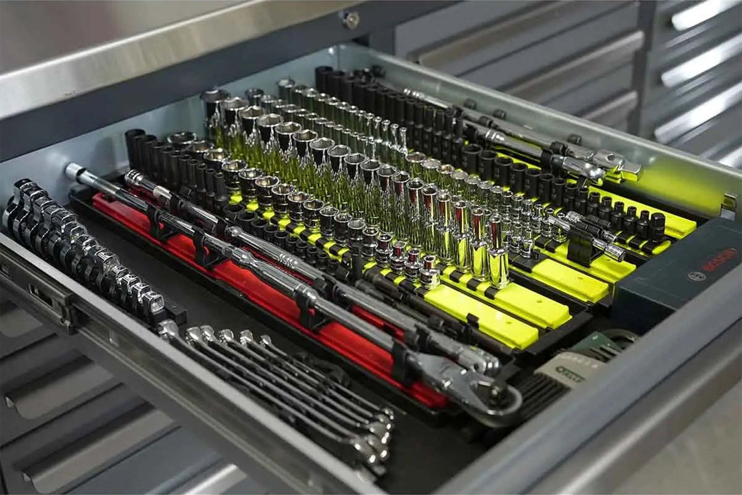 Dragonfire 30 Drawer Pro Series 9FT Workbench