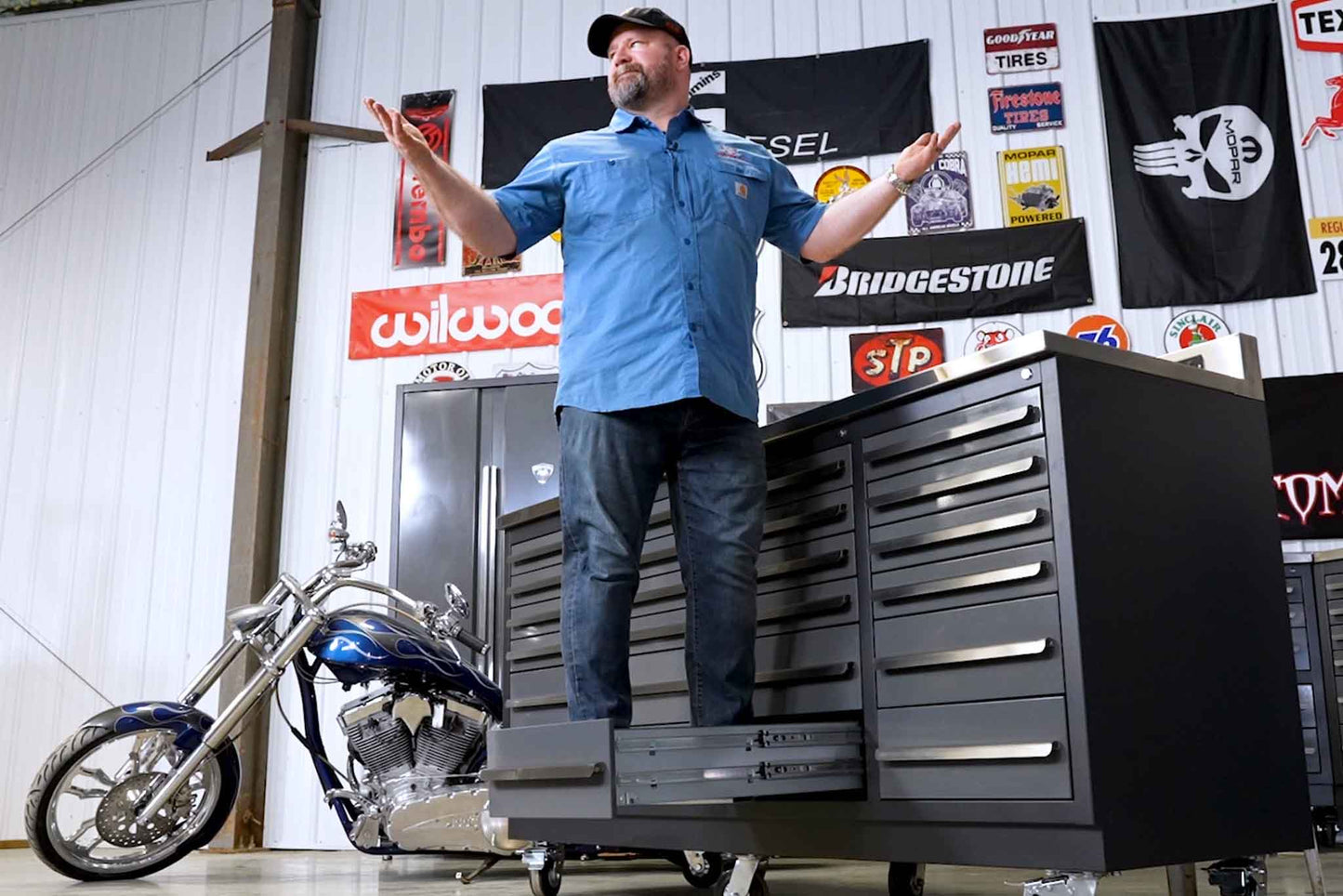 Dragonfire 24 Drawer Pro Series 7FT Workbench