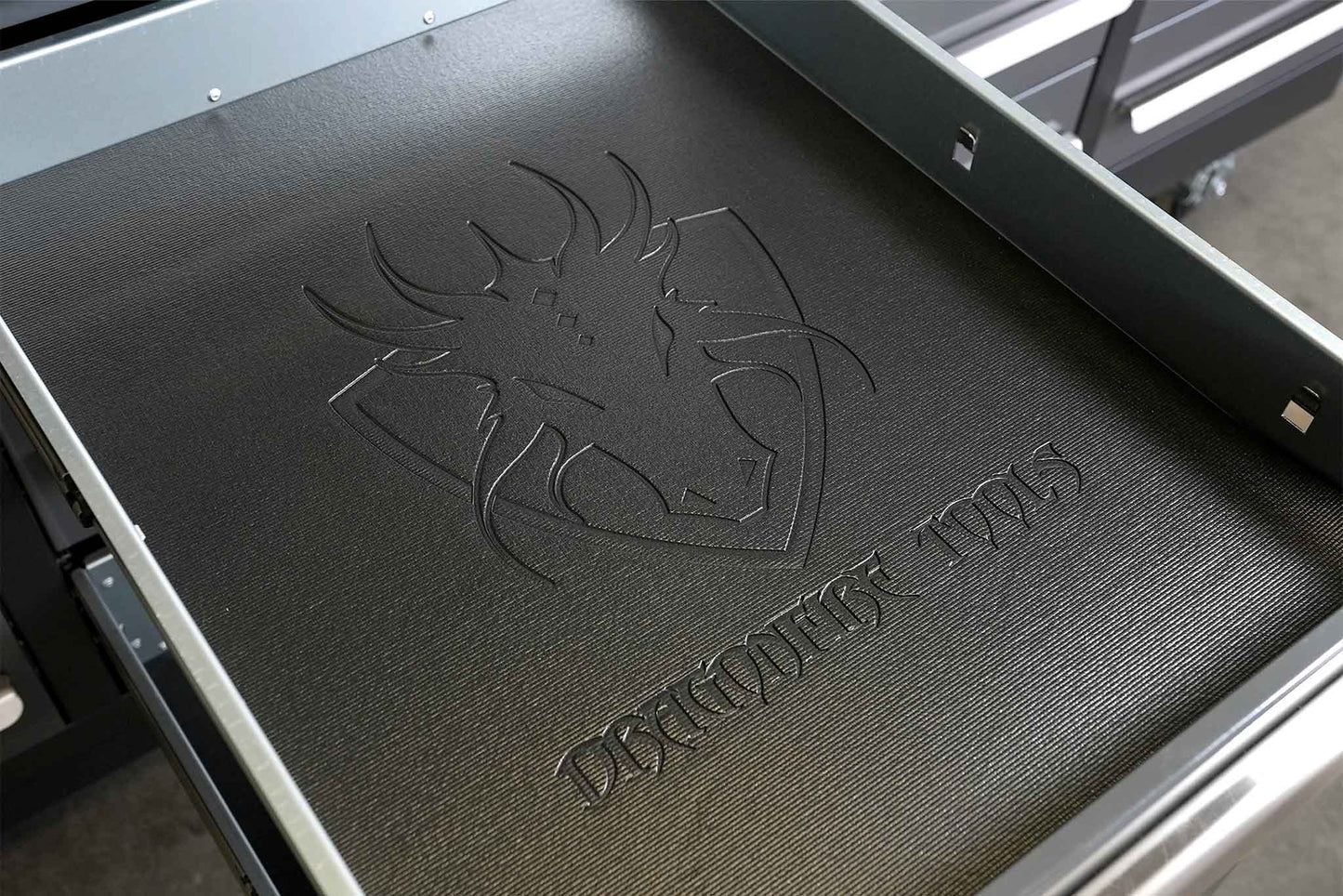 Dragonfire 24 Drawer Pro Series 7FT Workbench