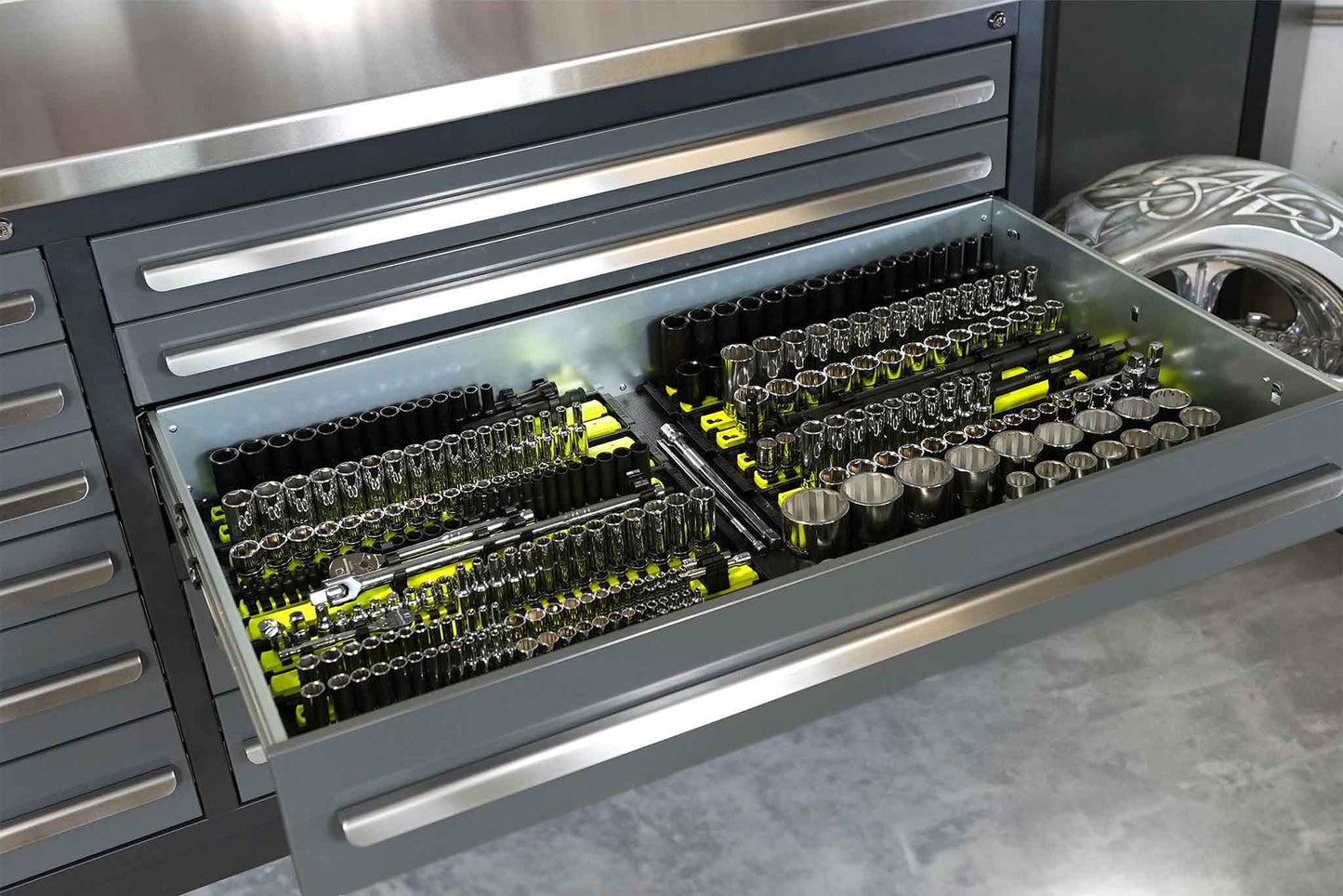 Dragonfire 20 Drawer Pro Series 9FT Workbench