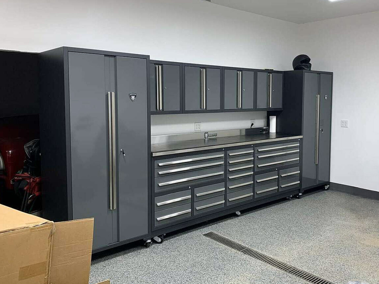 Pro Series 20 Drawer Workbench Package - Workbench, Wall Cabinets & Locker Cabinets