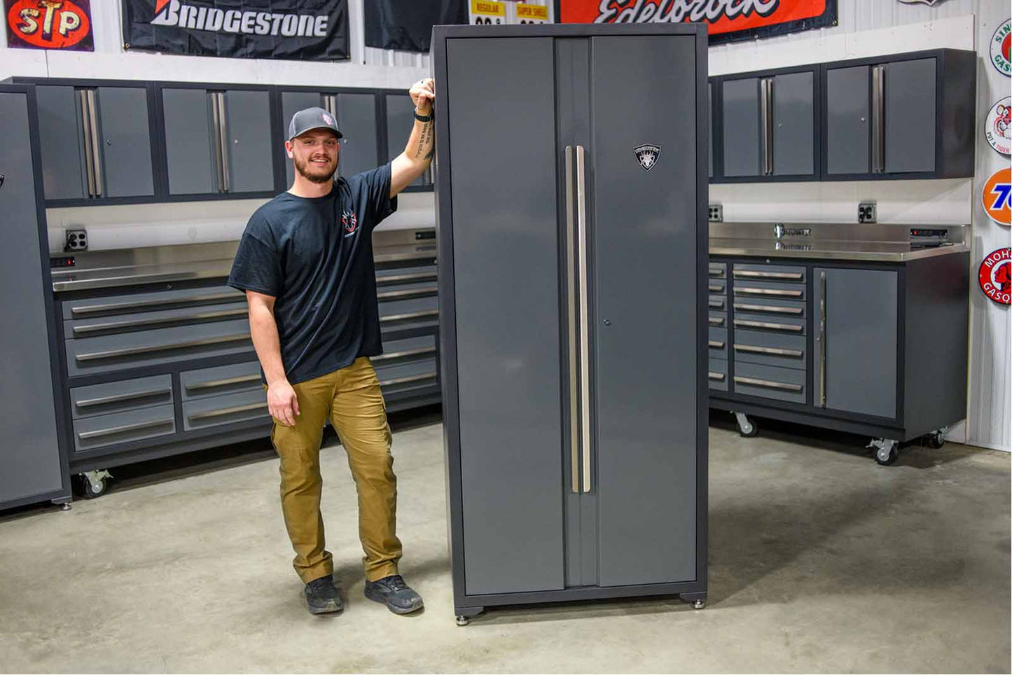 Pro Series 30 Drawer Workbench Package - Workbench, Wall Cabinets & Locker Cabinets